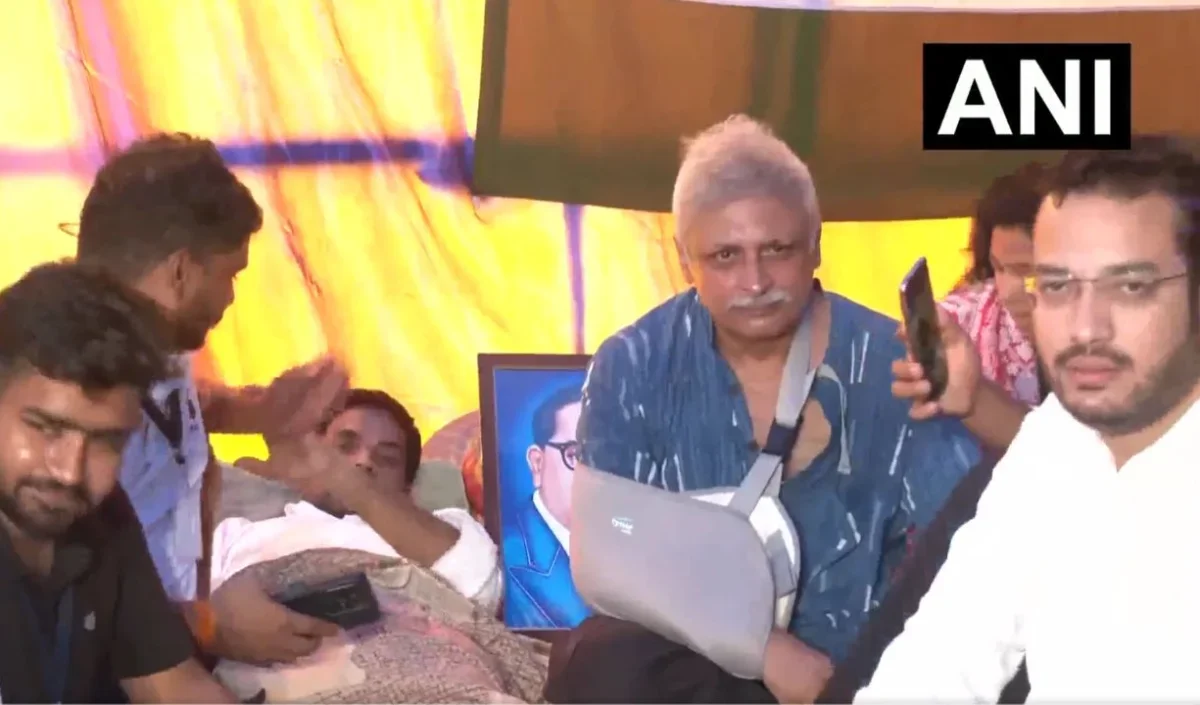 Ranchi में प्रदर्शनकारी छात्रों के बीच पहुंचे Piyush Mishra, ‘इक बगल’ और ‘आरंभ है प्रचंड’ गाकर बढ़ाया हौसला Ranchi में प्रदर्शनकारी छात्रों के बीच पहुंचे Piyush Mishra, 'इक बगल' और 'आरंभ है प्रचंड' गाकर बढ़ाया हौसला