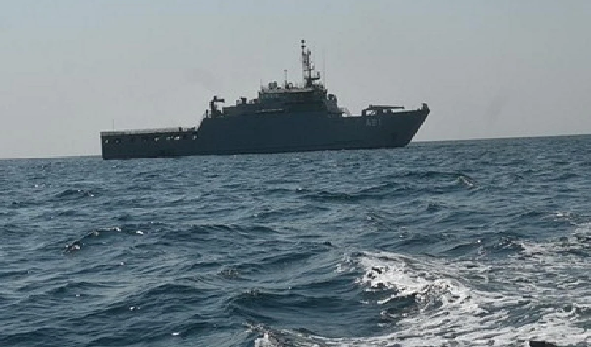 Sri Lanka के Delft Island के पास दुर्घटनाग्रस्त हुआ Indian Trawler, 11 मछुआरों को बचाने के लिए Rescue Operation जारी Sri Lanka के Delft Island के पास दुर्घटनाग्रस्त हुआ Indian Trawler, 11 मछुआरों को बचाने के लिए Rescue Operation जारी