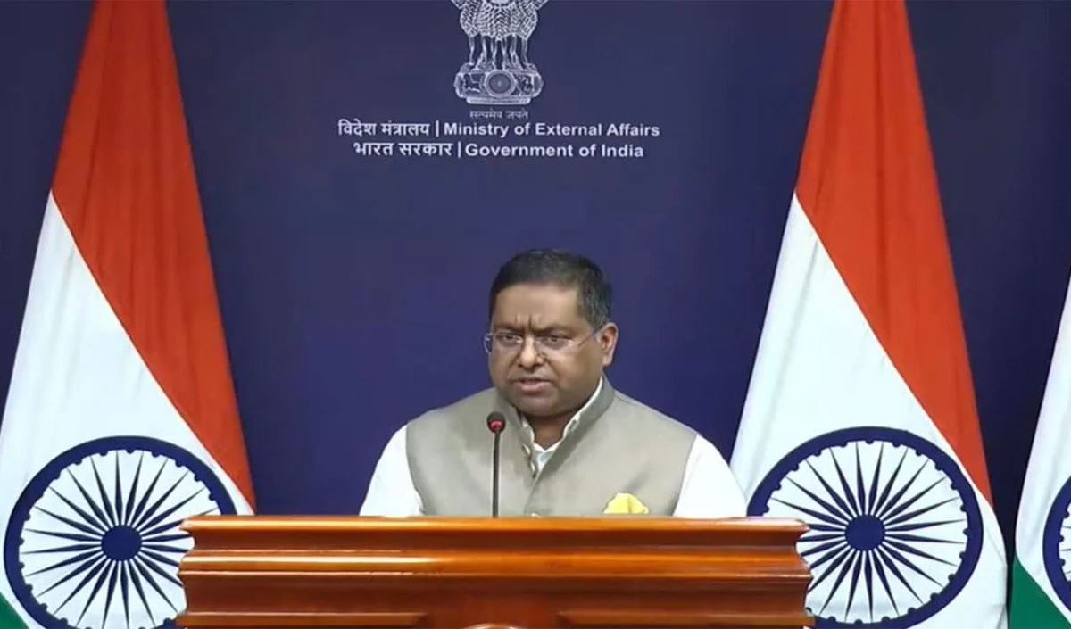 Trump की Economic D-Day धमकी पर भारत का रुख स्पष्ट, MEA ने West Asia में शांति के लिए कूटनीति और संवाद पर दिया जोर Trump की Economic D-Day धमकी पर भारत का रुख स्पष्ट, MEA ने West Asia में शांति के लिए कूटनीति और संवाद पर दिया जोर