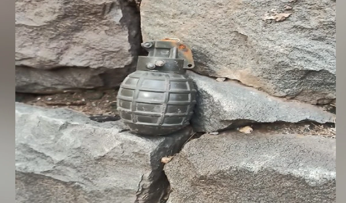 काबुल के Hazara इलाके में School के पास Grenade Attack, 50 बच्चे घायल, दहला Afghanistan काबुल के Hazara इलाके में School के पास Grenade Attack, 50 बच्चे घायल, दहला Afghanistan