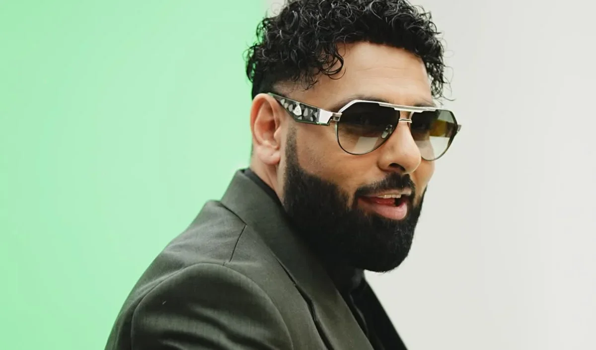 मेरी नालायक औलाद… Samay Raina ने हनी सिंह का नाम लेकर Badshah को किया रोस्ट, Yo Yo का भी आया जवाब मेरी नालायक औलाद... Samay Raina ने हनी सिंह का नाम लेकर Badshah को किया रोस्ट, Yo Yo का भी आया जवाब