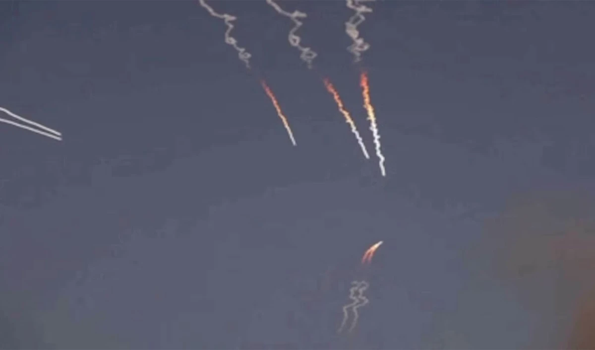सीरिया का Israel पर बड़ा आरोप, Idlib Airbase पर हवाई हमलों से बढ़ा Middle East में तनाव का खतरा सीरिया का Israel पर बड़ा आरोप, Idlib Airbase पर हवाई हमलों से बढ़ा Middle East में तनाव का खतरा
