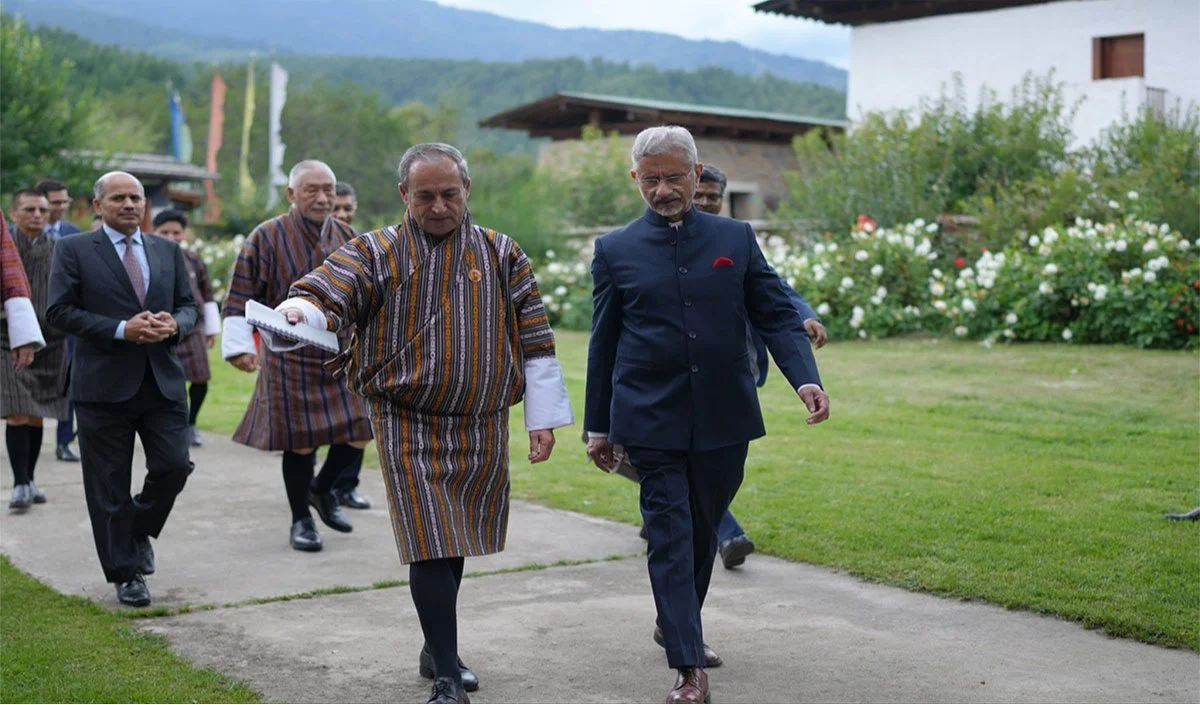 BRICS की शानदार सफलता के बाद भारत ने पड़ोस में छेड़ा ‘महा-अभियान’, हिमालय से लेकर हिंद महासागर तक तेजी से एक्टिव हुआ India BRICS की शानदार सफलता के बाद भारत ने पड़ोस में छेड़ा 'महा-अभियान', हिमालय से लेकर हिंद महासागर तक तेजी से एक्टिव हुआ India