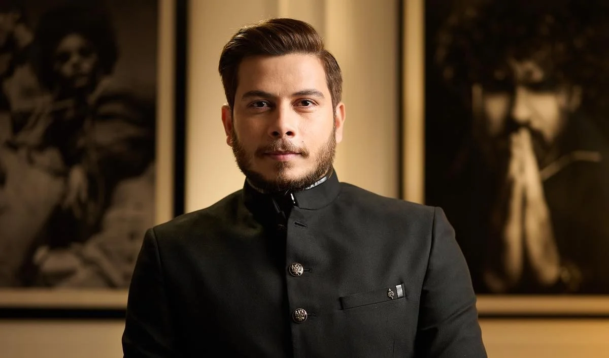 Bigg Boss 20 में एंट्री ले सकते हैं मशहूर YouTuber Nitish Rajput, जानें कौन हैं सामाजिक मुद्दों पर बेबाक राय रखने वाले यह कंटेंट क्रिएट Bigg Boss 20 में एंट्री ले सकते हैं मशहूर YouTuber Nitish Rajput, जानें कौन हैं सामाजिक मुद्दों पर बेबाक राय रखने वाले यह कंटेंट क्रिएट