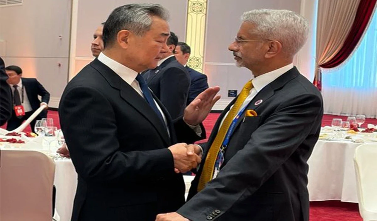 Bishkek में SCO Summit के दौरान S Jaishankar की बड़ी कूटनीति, China और Russia के साथ हुई अहम बैठक Bishkek में SCO Summit के दौरान S Jaishankar की बड़ी कूटनीति, China और Russia के साथ हुई अहम बैठक