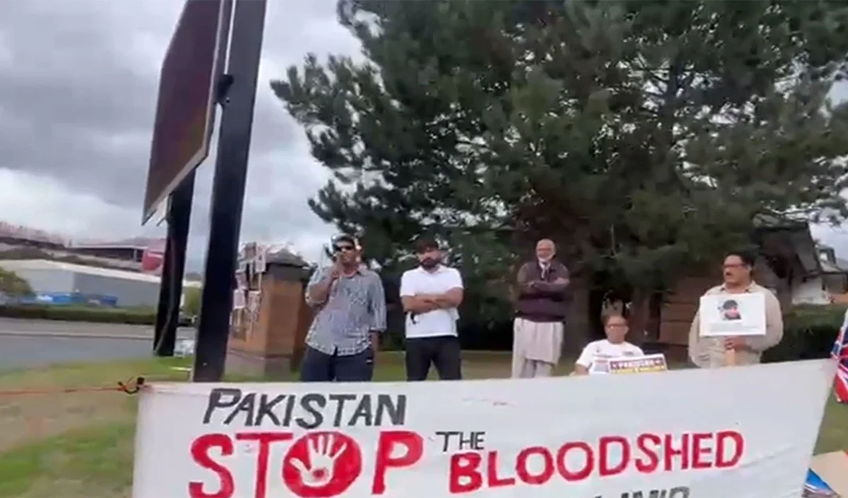 Bradford में कश्मीरियों का बड़ा प्रदर्शन, Pakistan Army के अत्याचारों के खिलाफ 60 दिनों से जारी है आक्रोश Bradford में कश्मीरियों का बड़ा प्रदर्शन, Pakistan Army के अत्याचारों के खिलाफ 60 दिनों से जारी है आक्रोश