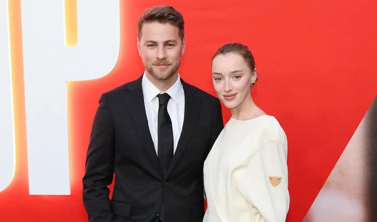 Bridgerton फेम Phoebe Dynevor ने फ्रांस में रचाई शादी, प्रोड्यूसर कैमरन फुलर संग लिए सात फेरे Bridgerton फेम Phoebe Dynevor ने फ्रांस में रचाई शादी, प्रोड्यूसर कैमरन फुलर संग लिए सात फेरे