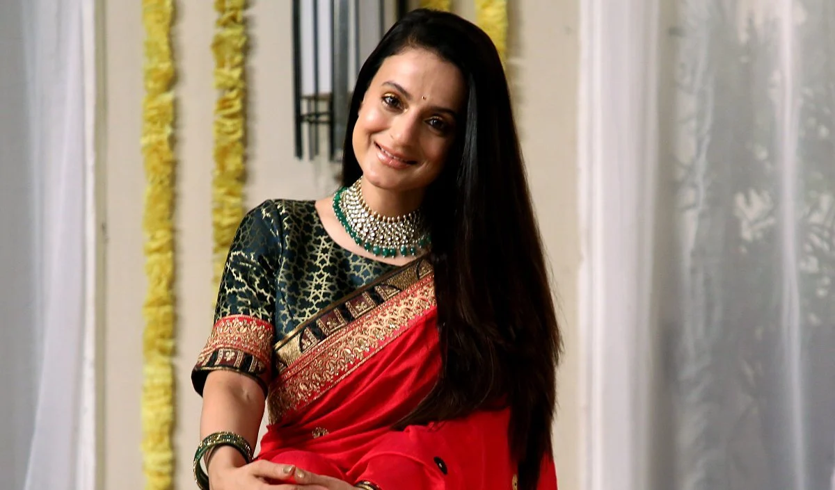 Churchgate में Ameesha Patel के घर हुई 5 लाख रुपये की चोरी, मां की शिकायत पर नौकर पकड़ा गया Churchgate में Ameesha Patel के घर हुई 5 लाख रुपये की चोरी, मां की शिकायत पर नौकर पकड़ा गया