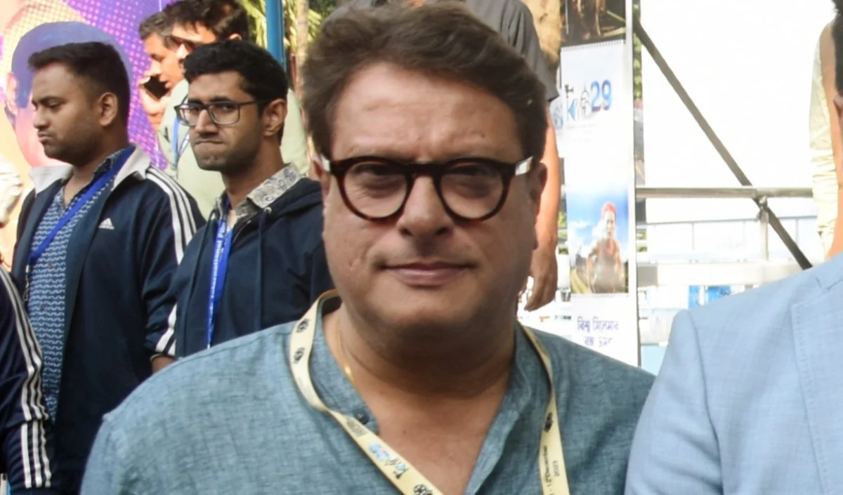 Dhurandhar की कहानी को Tigmanshu Dhulia ने बता दिया बकवास? वायरल वीडियो से मचा हंगामा Dhurandhar की कहानी को Tigmanshu Dhulia ने बता दिया बकवास? वायरल वीडियो से मचा हंगामा