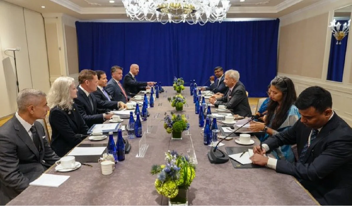 Diplomatic Meet: UNGA में अमेरिकी विदेश मंत्री रुबियो और जयशंकर की मुलाकात, जानें किन मुद्दों पर हुई बात? Diplomatic Meet: UNGA में अमेरिकी विदेश मंत्री रुबियो और जयशंकर की मुलाकात, जानें किन मुद्दों पर हुई बात?