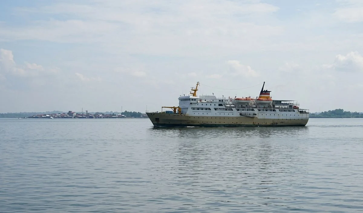 Indonesia के Java Sea में नौका डूबने से 6 की मौत, लापता 129 लोगों के लिए बचाव अभियान तेज Indonesia के Java Sea में नौका डूबने से 6 की मौत, लापता 129 लोगों के लिए बचाव अभियान तेज