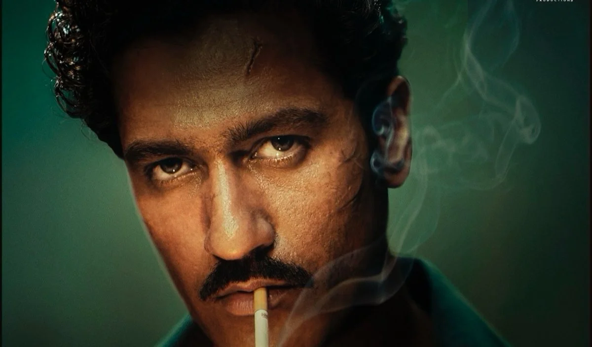 Love & War Vicky Kaushal look | ‘लव एंड वॉर’ से विक्की कौशल का धांसू फर्स्ट लुक जारी, सिगरेट और इंटेंस लुक में छाए एक्टर Love & War Vicky Kaushal look | 'लव एंड वॉर' से विक्की कौशल का धांसू फर्स्ट लुक जारी, सिगरेट और इंटेंस लुक में छाए एक्टर
