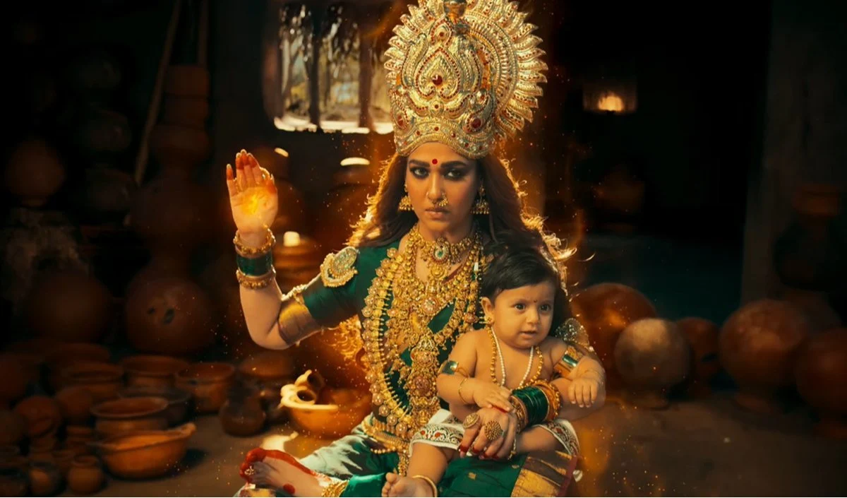 Mookuthi Amman 2 का धमाकेदार टीज़र रिलीज़: Nayanthara ने फिर धारण किया ‘महाशक्ति’ का अवतार, दिवाली पर होगी रिलीज़ Mookuthi Amman 2 का धमाकेदार टीज़र रिलीज़: Nayanthara ने फिर धारण किया 'महाशक्ति' का अवतार, दिवाली पर होगी रिलीज़