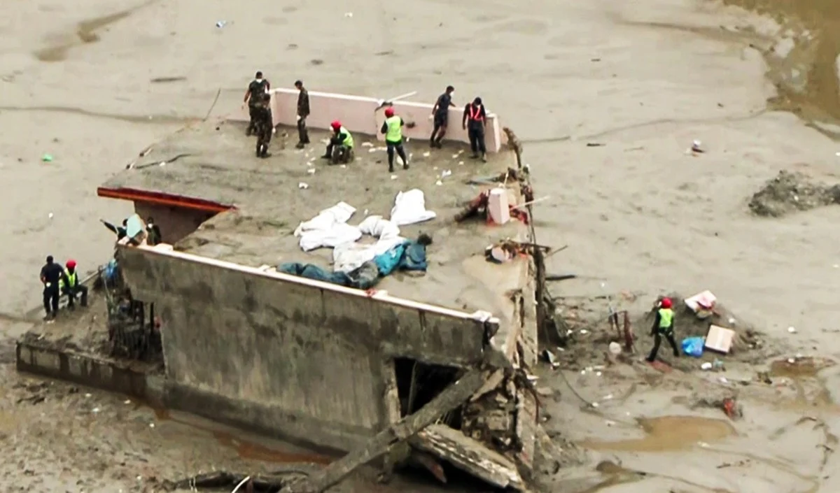 Nepal Flood Tragedy | नेपाल में जलप्रलय की भयावह तस्वीर! एक ही घर में मिलीं 23 लाशें, मां की आगोश में मिली बच्ची की लाश Nepal Flood Tragedy | नेपाल में जलप्रलय की भयावह तस्वीर! एक ही घर में मिलीं 23 लाशें, मां की आगोश में मिली बच्ची की लाश