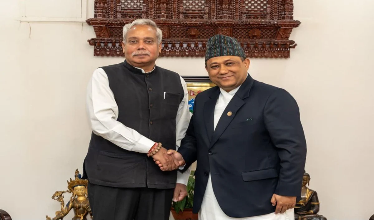 Nepal के विदेश मंत्री शिशिर खनाल से मिले राजदूत Naveen Srivastava, द्विपक्षीय सहयोग पर जताया आभार Nepal के विदेश मंत्री शिशिर खनाल से मिले राजदूत Naveen Srivastava, द्विपक्षीय सहयोग पर जताया आभार