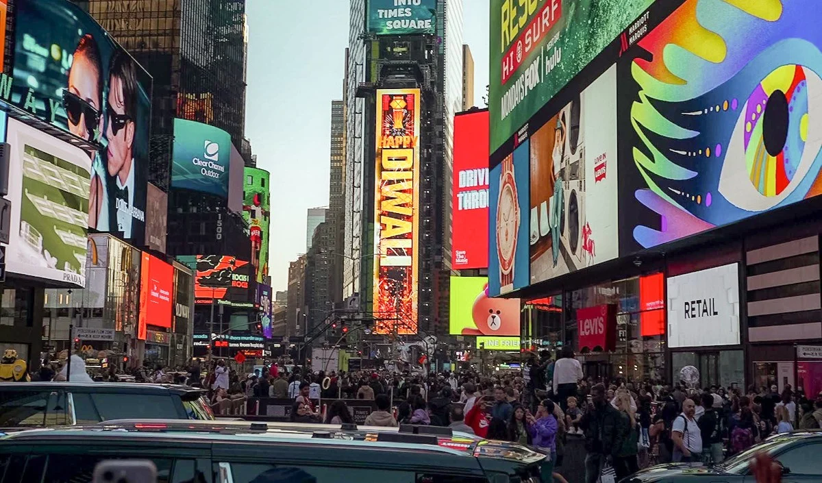 New York Times Square Stabbing | टाइम्स स्क्वायर में खूनी तांडव! सनकी महिला ने चाकू से ली दूसरी महिला की जान, NYPD ने मुठभेड़ में किया ढेर | Video New York Times Square Stabbing | टाइम्स स्क्वायर में खूनी तांडव! सनकी महिला ने चाकू से ली दूसरी महिला की जान, NYPD ने मुठभेड़ में किया ढेर | Video
