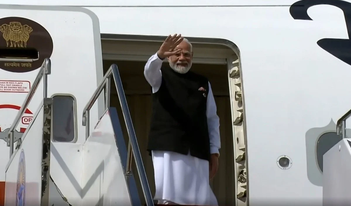 PM Modi की सफल यात्रा संपन्न, Bishkek से Delhi के लिए रवाना, SCO में रखा भारत का Strategic Vision PM Modi की सफल यात्रा संपन्न, Bishkek से Delhi के लिए रवाना, SCO में रखा भारत का Strategic Vision