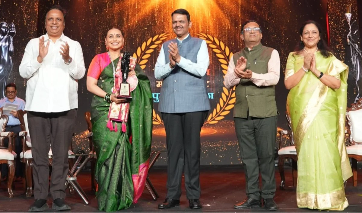 Rani Mukerji को मिला Raj Kapoor Special Contribution Award, बोलीं- अपने लोगों से सम्मान मिलना खास Rani Mukerji को मिला Raj Kapoor Special Contribution Award, बोलीं- अपने लोगों से सम्मान मिलना खास