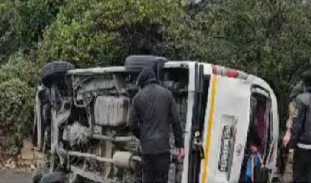 South Africa के वेस्टर्न केप में भीषण सड़क हादसा, कई गाड़ियां टकराईं, 21 की मौत South Africa के वेस्टर्न केप में भीषण सड़क हादसा, कई गाड़ियां टकराईं, 21 की मौत