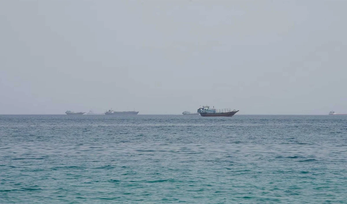 Strait of Hormuz में ईरान का कड़ा एक्शन, PGSA ने 11 और जहाजों को किया Blacklist, बढ़ी टेंशन Strait of Hormuz में ईरान का कड़ा एक्शन, PGSA ने 11 और जहाजों को किया Blacklist, बढ़ी टेंशन