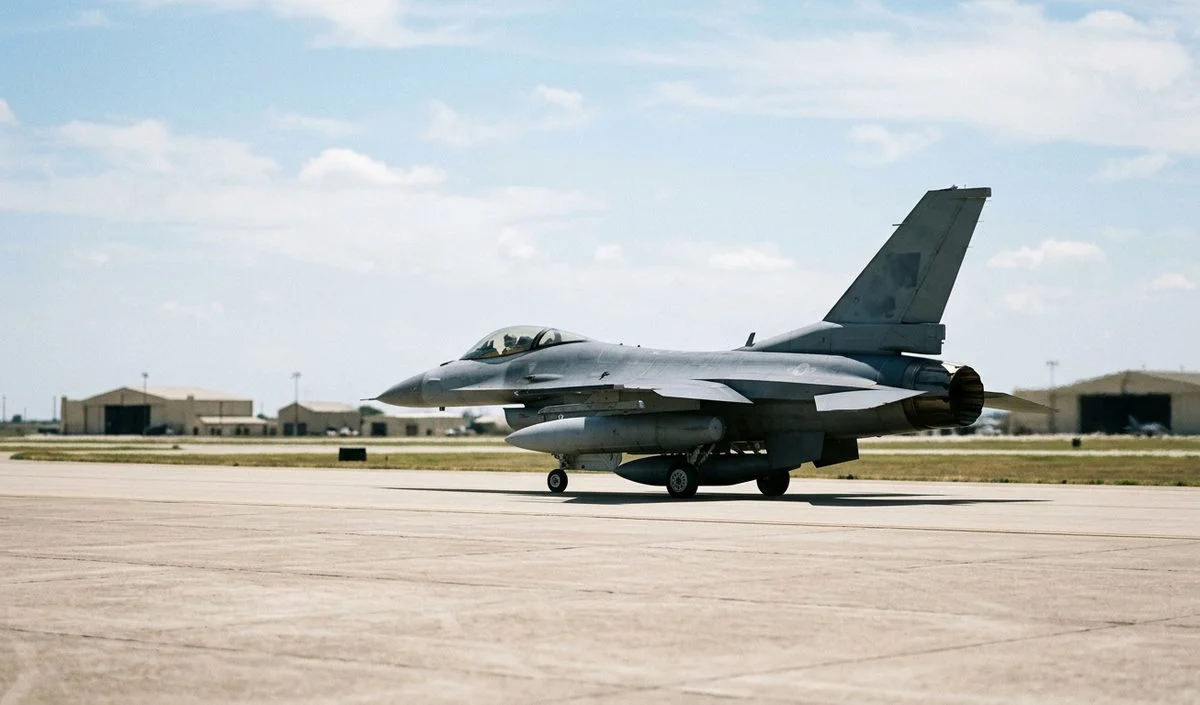 US में ट्रेनिंग के दौरान F-16 फाइटर जेट क्रैश, सुरक्षित बाहर निकला पायलट US में ट्रेनिंग के दौरान F-16 फाइटर जेट क्रैश, सुरक्षित बाहर निकला पायलट