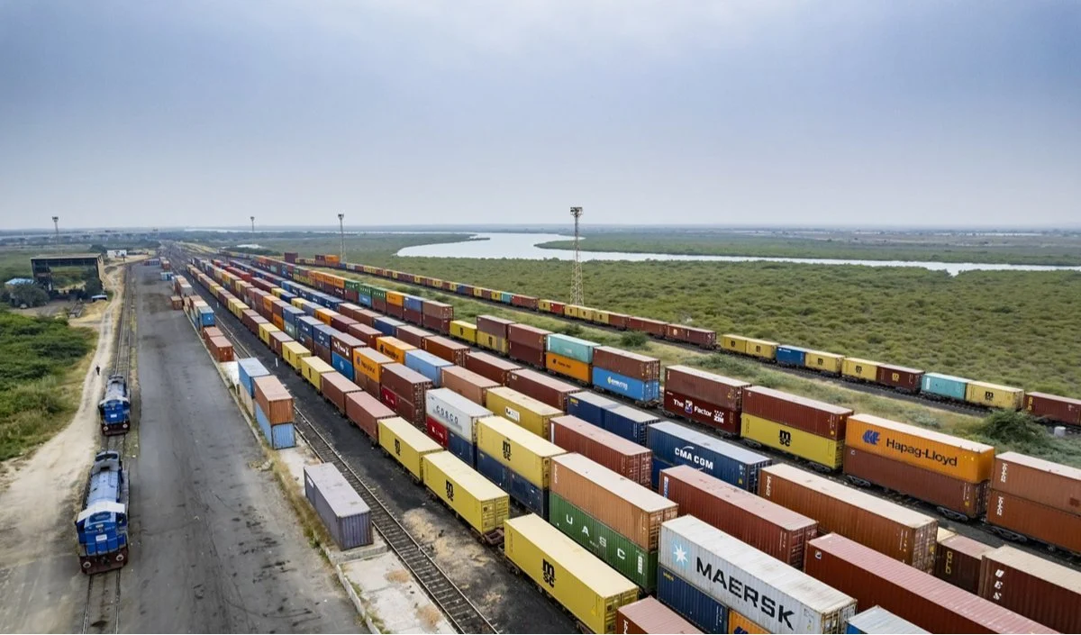 Western Dedicated Freight Corridor क्या है? Modi के Infra Model की बड़ी तस्वीर हर कोई हैरान है Western Dedicated Freight Corridor क्या है? Modi के Infra Model की बड़ी तस्वीर हर कोई हैरान है
