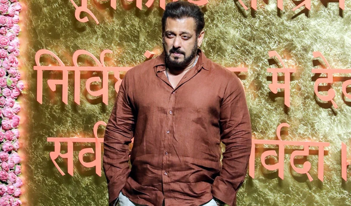 अंबानी परिवार के गणेशोत्सव में Salman Khan ने की गणपति पूजा, फैंस बोले- ‘इसे कहते हैं असली सेक्युलरिज्म’, देखें वायरल वीडियो अंबानी परिवार के गणेशोत्सव में Salman Khan ने की गणपति पूजा, फैंस बोले- 'इसे कहते हैं असली सेक्युलरिज्म', देखें वायरल वीडियो