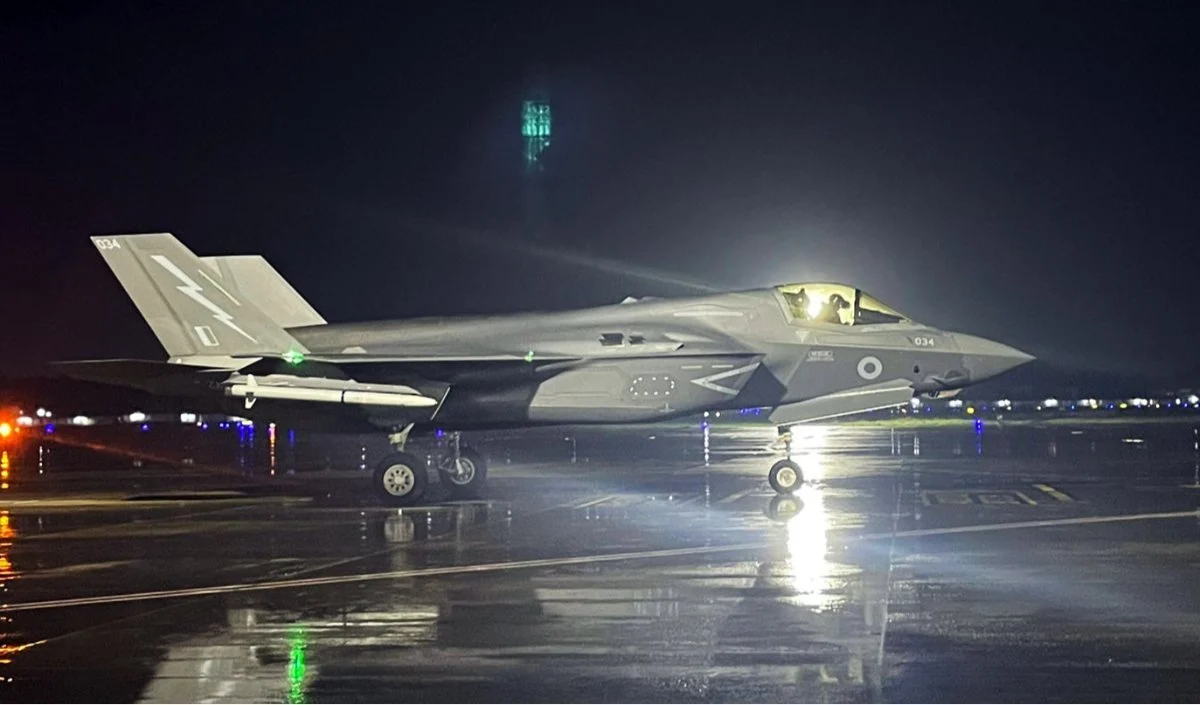 अमेरिका के F-35 फाइटर जेट की तकनीक लगी चीन के हाथ? हांगकांग में गायब हुए संवेदनशील पार्ट्स, अमेरिका-ऑस्ट्रेलिया में जांच शुरू! अमेरिका के F-35 फाइटर जेट की तकनीक लगी चीन के हाथ? हांगकांग में गायब हुए संवेदनशील पार्ट्स, अमेरिका-ऑस्ट्रेलिया में जांच शुरू!