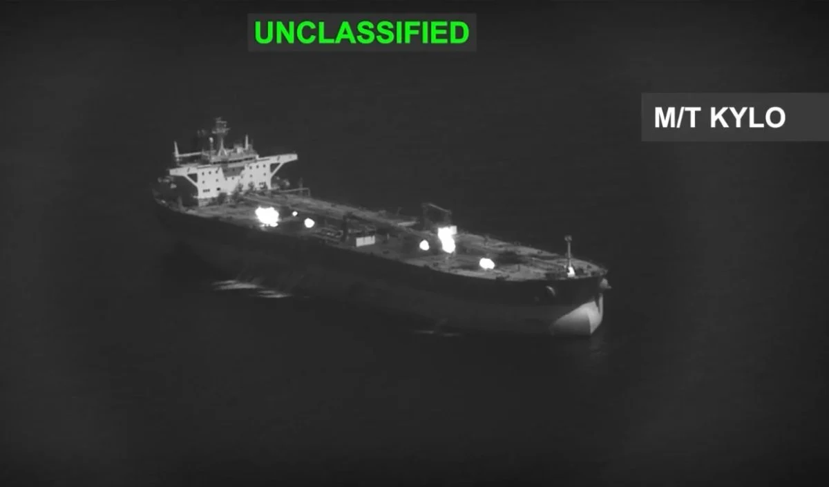 ईरान ने US Navy पर दागीं मिसाइलें तो अमेरिका ने 3 तेल टैंकर उड़ा दिए! ट्रंप की धमकी के बाद बड़ा एक्शन ईरान ने US Navy पर दागीं मिसाइलें तो अमेरिका ने 3 तेल टैंकर उड़ा दिए! ट्रंप की धमकी के बाद बड़ा एक्शन