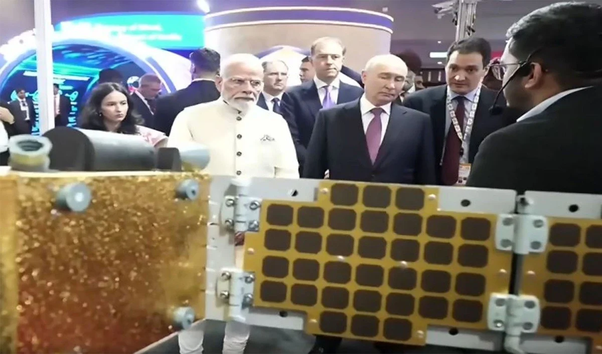 एनर्जी, सिक्योरिटी और स्पेस…मोदी-पुतिन के बीच 45 मिनट तक हुई बैठक की हर डिटेल यहां जानें एनर्जी, सिक्योरिटी और स्पेस...मोदी-पुतिन के बीच 45 मिनट तक हुई बैठक की हर डिटेल यहां जानें