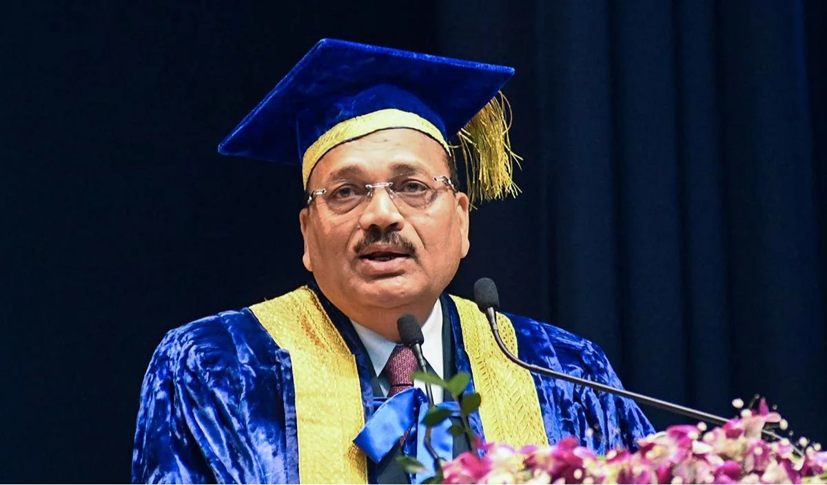 दवा कंपनियों की लूट पर Supreme Court ने की सख्त टिप्पणी, ‘दिनदहाड़े डकैती और वसूली’ पर प्रशासन चुप क्यों है? दवा कंपनियों की लूट पर Supreme Court ने की सख्त टिप्पणी, 'दिनदहाड़े डकैती और वसूली' पर प्रशासन चुप क्यों है?