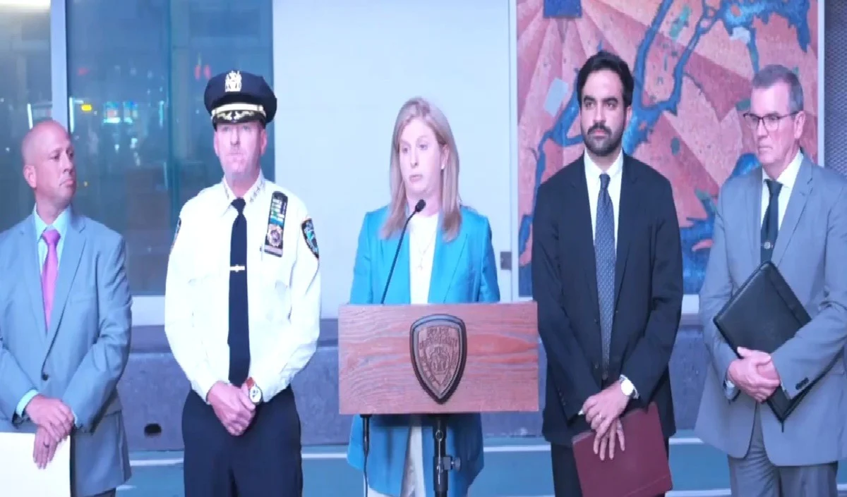न्यूयॉर्क के Times Square में खूनी खेल, Bank of America की महिला VP Erin Piacenti की हत्या से US में दहशत न्यूयॉर्क के Times Square में खूनी खेल, Bank of America की महिला VP Erin Piacenti की हत्या से US में दहशत