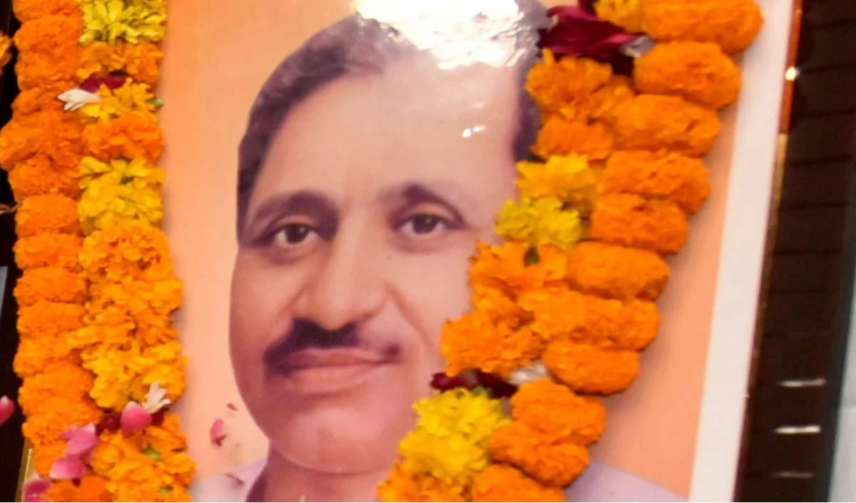 पं. दीनदयाल उपाध्यायः विचारों की वह मशाल जो आज भी प्रज्वलित है पं. दीनदयाल उपाध्यायः विचारों की वह मशाल जो आज भी प्रज्वलित है