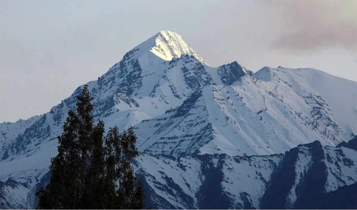 पिघलते ग्लेशियर और खोखले होते पहाड़ः चेतावनी सुने पिघलते ग्लेशियर और खोखले होते पहाड़ः चेतावनी सुने