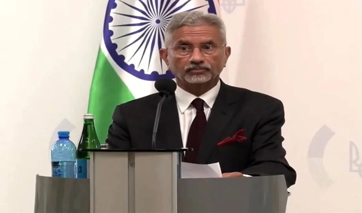 रूसी तेल खरीद पर US Sanctions की धमकी के बीच S Jaishankar बोले- कूटनीति ही एकमात्र रास्ता रूसी तेल खरीद पर US Sanctions की धमकी के बीच S Jaishankar बोले- कूटनीति ही एकमात्र रास्ता