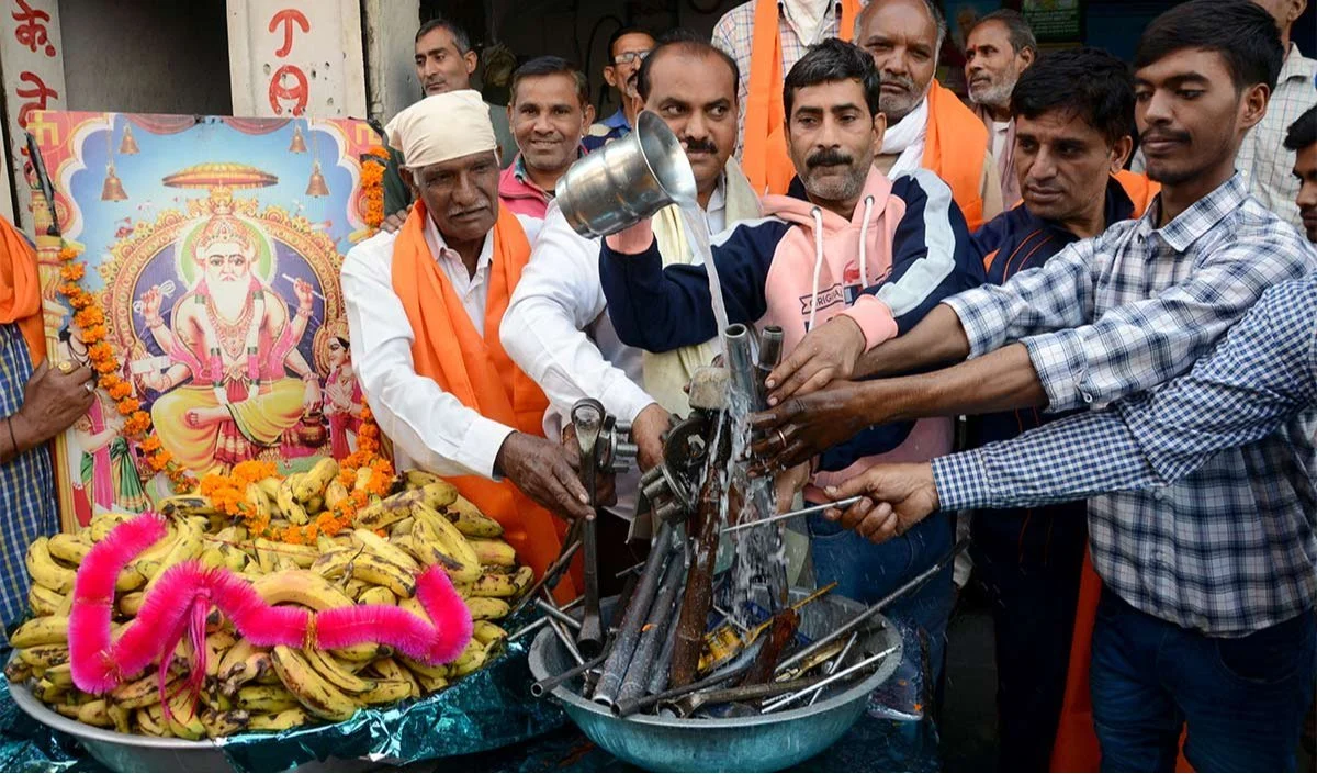 विश्वकर्मा पूजा: श्रम, कौशल और सृजन को नमन विश्वकर्मा पूजा: श्रम, कौशल और सृजन को नमन