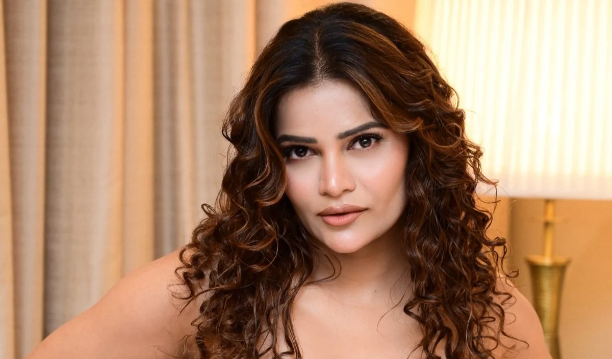 Bigg Boss 16 फेम Archana Gautam के मुंबई कैफ़े में चोरी! कैश काउंटर उखाड़ ले गया चोर, CCTV फुटेज शेयर कर दर्ज कराई FIR Bigg Boss 16 फेम Archana Gautam के मुंबई कैफ़े में चोरी! कैश काउंटर उखाड़ ले गया चोर, CCTV फुटेज शेयर कर दर्ज कराई FIR