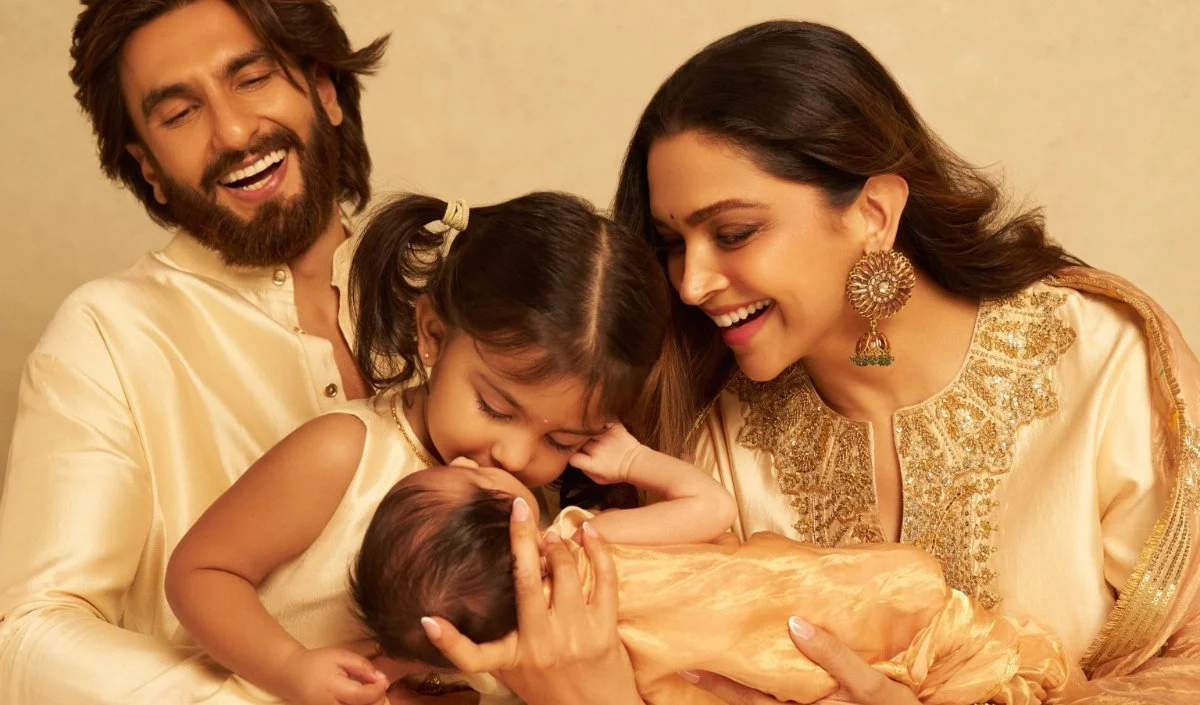 Deepika Padukone और Ranveer Singh ने दशहरे पर किया अपनी दूसरी लाडली के नाम का खुलासा, नन्हीं परी को दिया बेहद प्यारा नाम- ‘देवी पादुकोण सिंह’ Deepika Padukone और Ranveer Singh ने दशहरे पर किया अपनी दूसरी लाडली के नाम का खुलासा, नन्हीं परी को दिया बेहद प्यारा नाम- 'देवी पादुकोण सिंह'