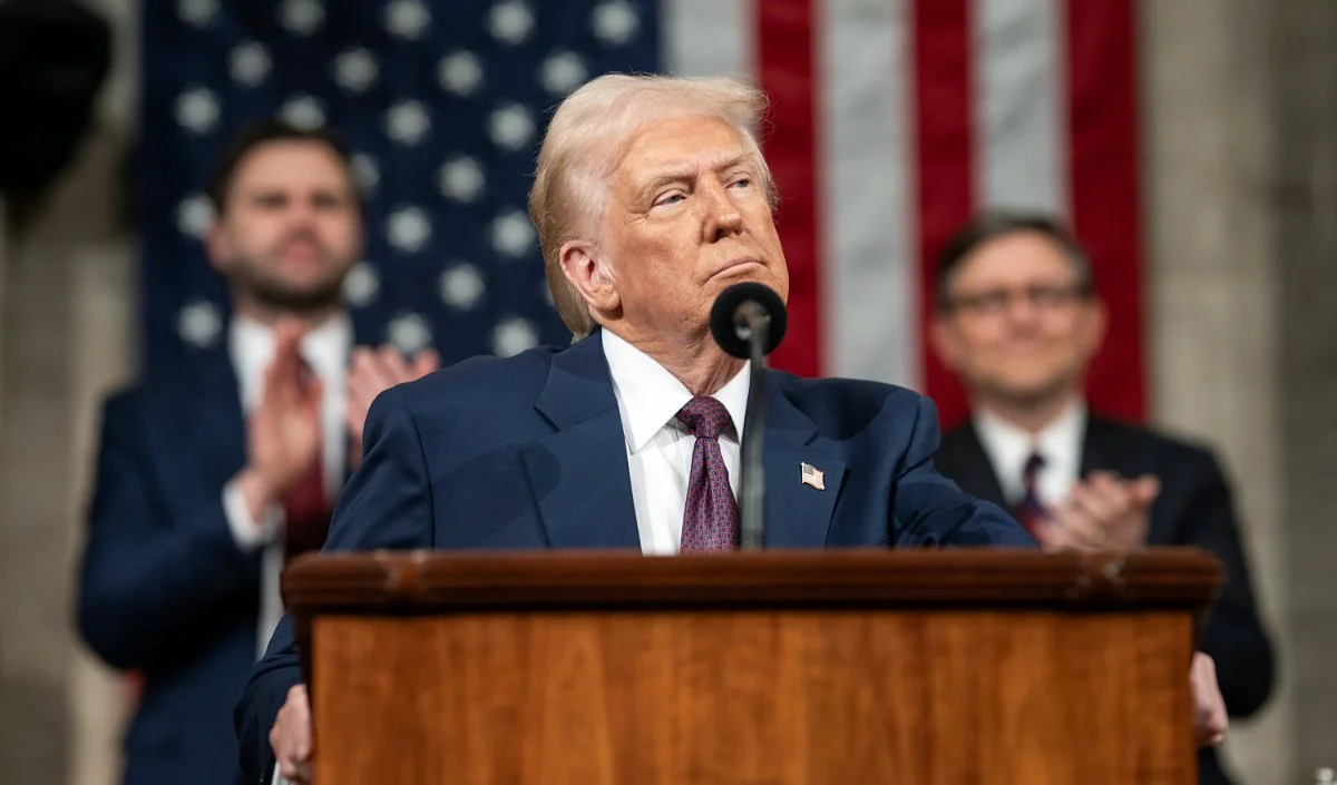 Donald Trump Russia oil Sanctions | भारत और चीन को बड़ी राहत! अमेरिकी राष्ट्रपति डोनाल्ड ट्रम्प ने रूस से तेल-गैस पर लगे बैन और टैरिफ हटाए Donald Trump Russia oil Sanctions | भारत और चीन को बड़ी राहत! अमेरिकी राष्ट्रपति डोनाल्ड ट्रम्प ने रूस से तेल-गैस पर लगे बैन और टैरिफ हटाए