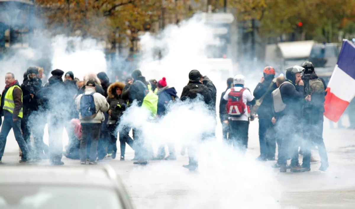France Protests India Advisory | फ्रांस में उग्र प्रदर्शन और तनाव के बीच भारत ने जारी की एडवाइजरी, राष्ट्रपति मैक्रों और डोनाल्ड ट्रंप के बीच तीखी जुबानी जंग France Protests India Advisory | फ्रांस में उग्र प्रदर्शन और तनाव के बीच भारत ने जारी की एडवाइजरी, राष्ट्रपति मैक्रों और डोनाल्ड ट्रंप के बीच तीखी जुबानी जंग