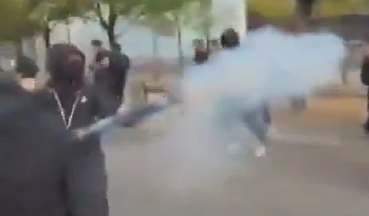 France में छात्रों के उग्र प्रदर्शन से 400 High School बंद, पुलिस पर पथराव और आगजनी France में छात्रों के उग्र प्रदर्शन से 400 High School बंद, पुलिस पर पथराव और आगजनी
