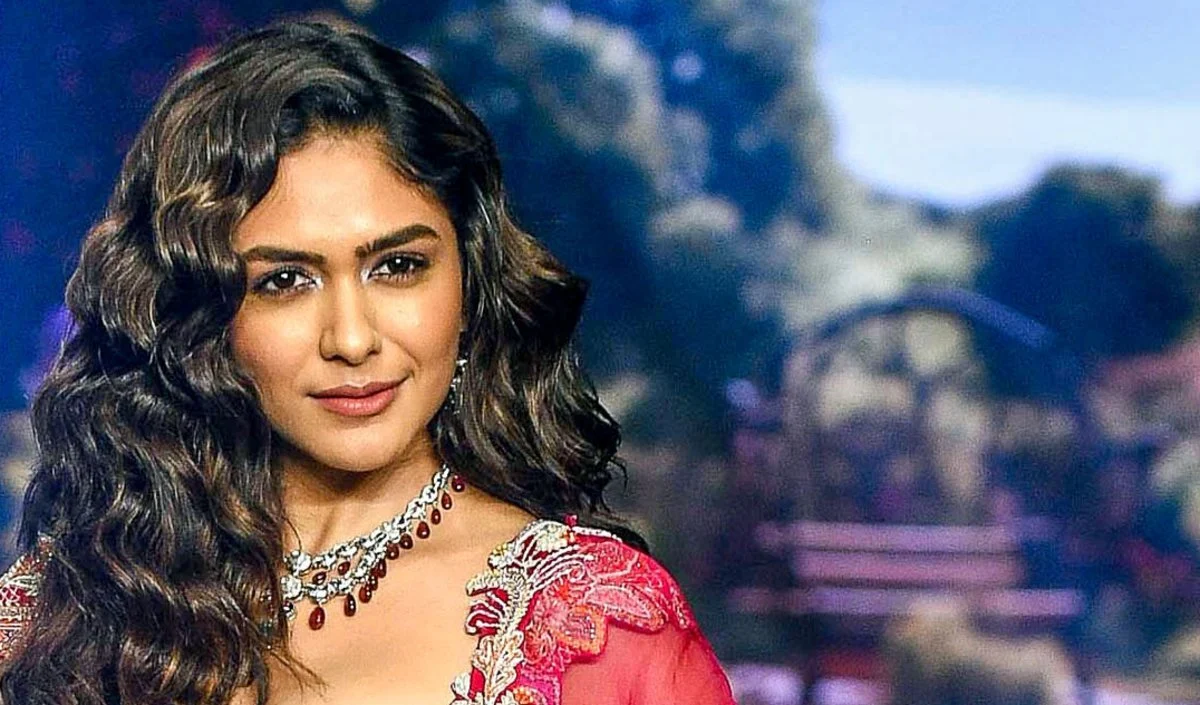 Mrunal Thakur ने ‘राका’ में काम करने की खबरों पर तोड़ी चुप्पी, खुलासा करते हुए कहा-पिछले 9 महीनों से नहीं साइन की कोई फिल्म Mrunal Thakur ने 'राका' में काम करने की खबरों पर तोड़ी चुप्पी, खुलासा करते हुए कहा-पिछले 9 महीनों से नहीं साइन की कोई फिल्म
