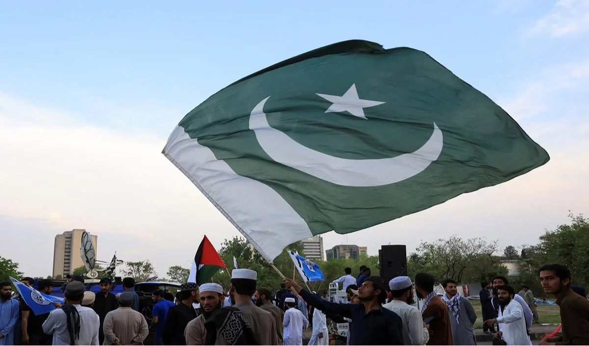 Pakistan के Khyber Pakhtunkhwa में Governor Rule लागू, Internet बंद और सड़कों पर सेना तैनात Pakistan के Khyber Pakhtunkhwa में Governor Rule लागू, Internet बंद और सड़कों पर सेना तैनात