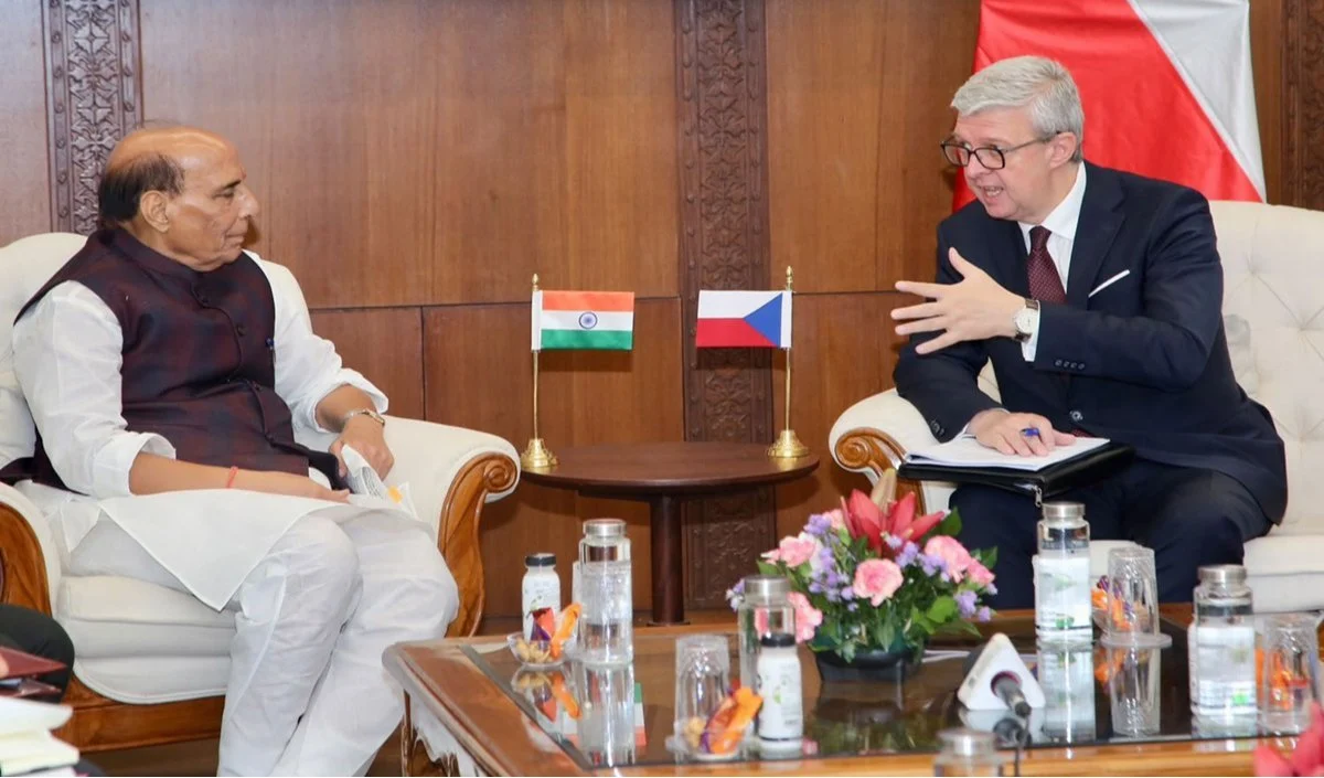 Rajnath Singh की Czech उप-PM से New Delhi में बैठक, Joint Defence सहयोग को मिली मंजूरी Rajnath Singh की Czech उप-PM से New Delhi में बैठक, Joint Defence सहयोग को मिली मंजूरी