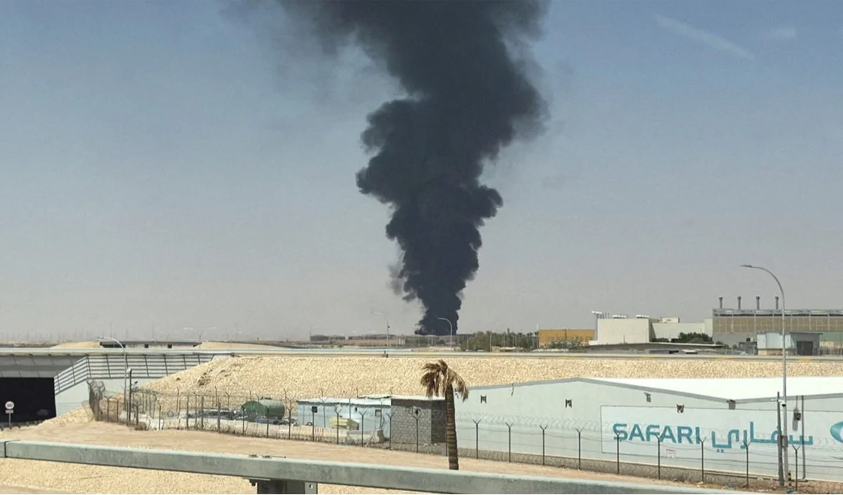 Riyadh Airport पर कामकाज बंद, Saudi Arabia हमले में 1 भारतीय की मौत और 4 ICU में भर्ती Riyadh Airport पर कामकाज बंद, Saudi Arabia हमले में 1 भारतीय की मौत और 4 ICU में भर्ती