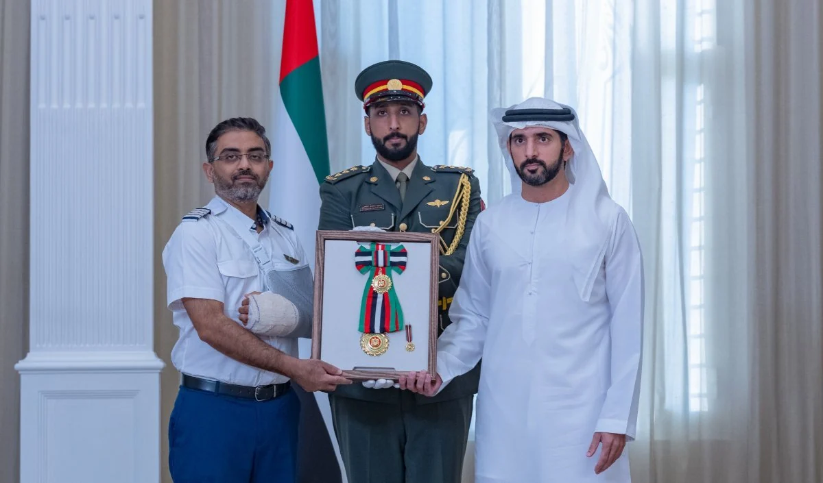 UAE ने Flydubai के भारतीय पायलट Captain Smit Machchhar को किया सम्मानित, कॉकपिट हमले के दौरान दिखाई थी अद्भुत बहादुरी UAE ने Flydubai के भारतीय पायलट Captain Smit Machchhar को किया सम्मानित, कॉकपिट हमले के दौरान दिखाई थी अद्भुत बहादुरी