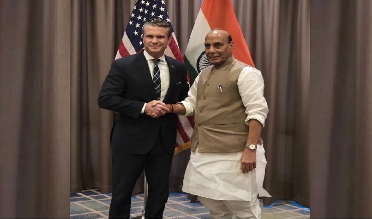 आसियान रक्षा बैठक से इतर मिले राजनाथ सिंह और पीट हेगसेथ, जानें क्या हुई बात? आसियान रक्षा बैठक से इतर मिले राजनाथ सिंह और पीट हेगसेथ, जानें क्या हुई बात?