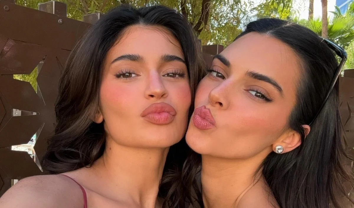 केंडल-जैकब की बढ़ती नजदीकियों से Kylie Jenner को हुई जलन? Timothee Chalamet पर बढ़ा रही प्रपोज करने का दबाव! केंडल-जैकब की बढ़ती नजदीकियों से Kylie Jenner को हुई जलन? Timothee Chalamet पर बढ़ा रही प्रपोज करने का दबाव!