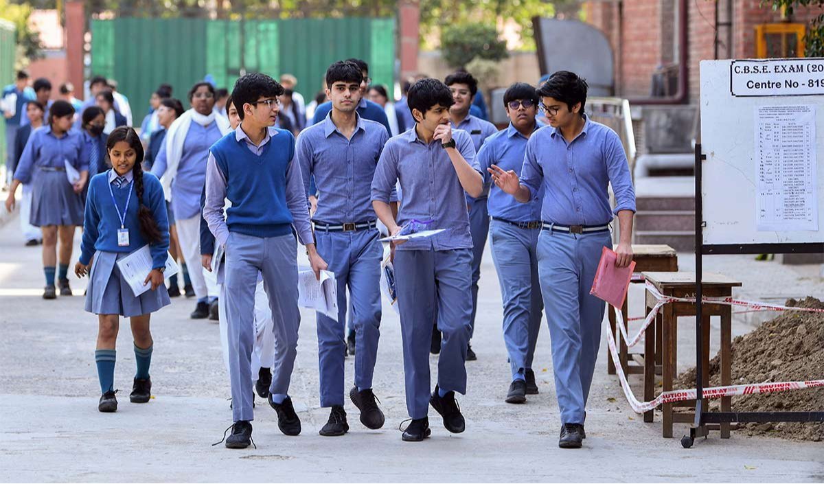 छात्रः सपनों की उड़ान से सृजन की पहचान तक छात्रः सपनों की उड़ान से सृजन की पहचान तक
