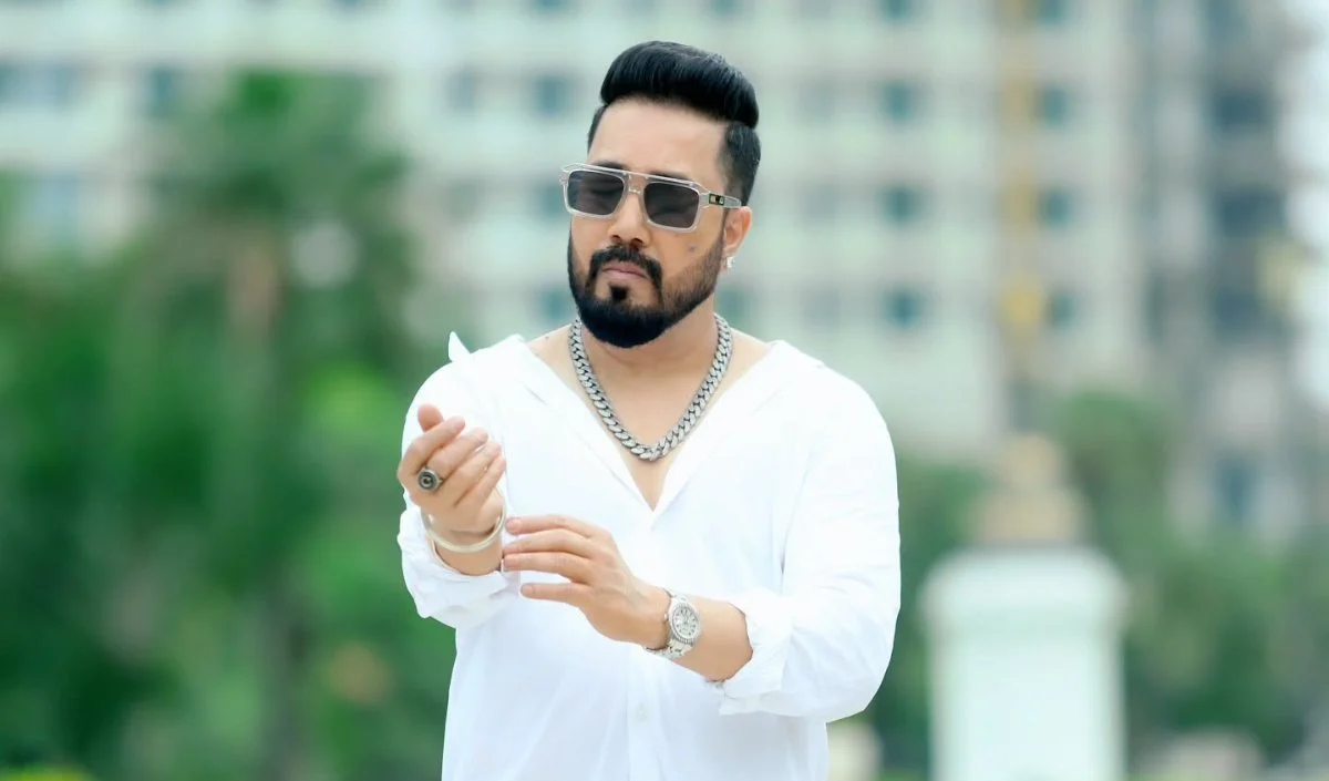 ‘दुबई के मुसलमान अच्छे, तो पाकिस्तानी क्यों खराब’? Mika Singh ने भारत-पाक रिश्तों पर दिया बेबाक बयान, दुबई से तुलना कर उठाये गंभीर सवाल 'दुबई के मुसलमान अच्छे, तो पाकिस्तानी क्यों खराब'? Mika Singh ने भारत-पाक रिश्तों पर दिया बेबाक बयान, दुबई से तुलना कर उठाये गंभीर सवाल